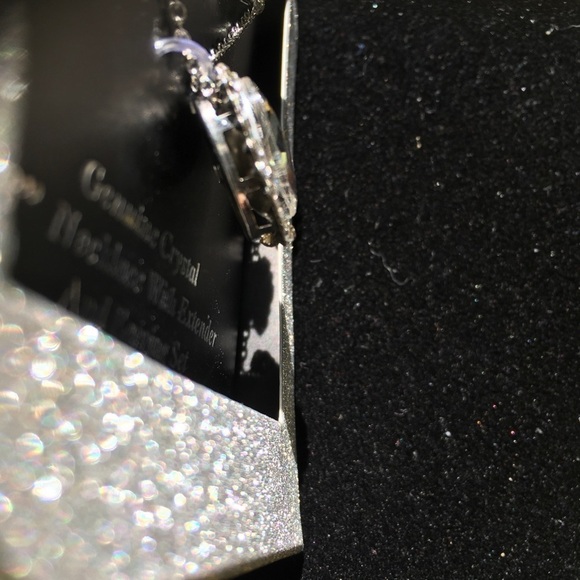 Genuine Crystal Necklace and Earring Matching Set - Picture 4 of 6